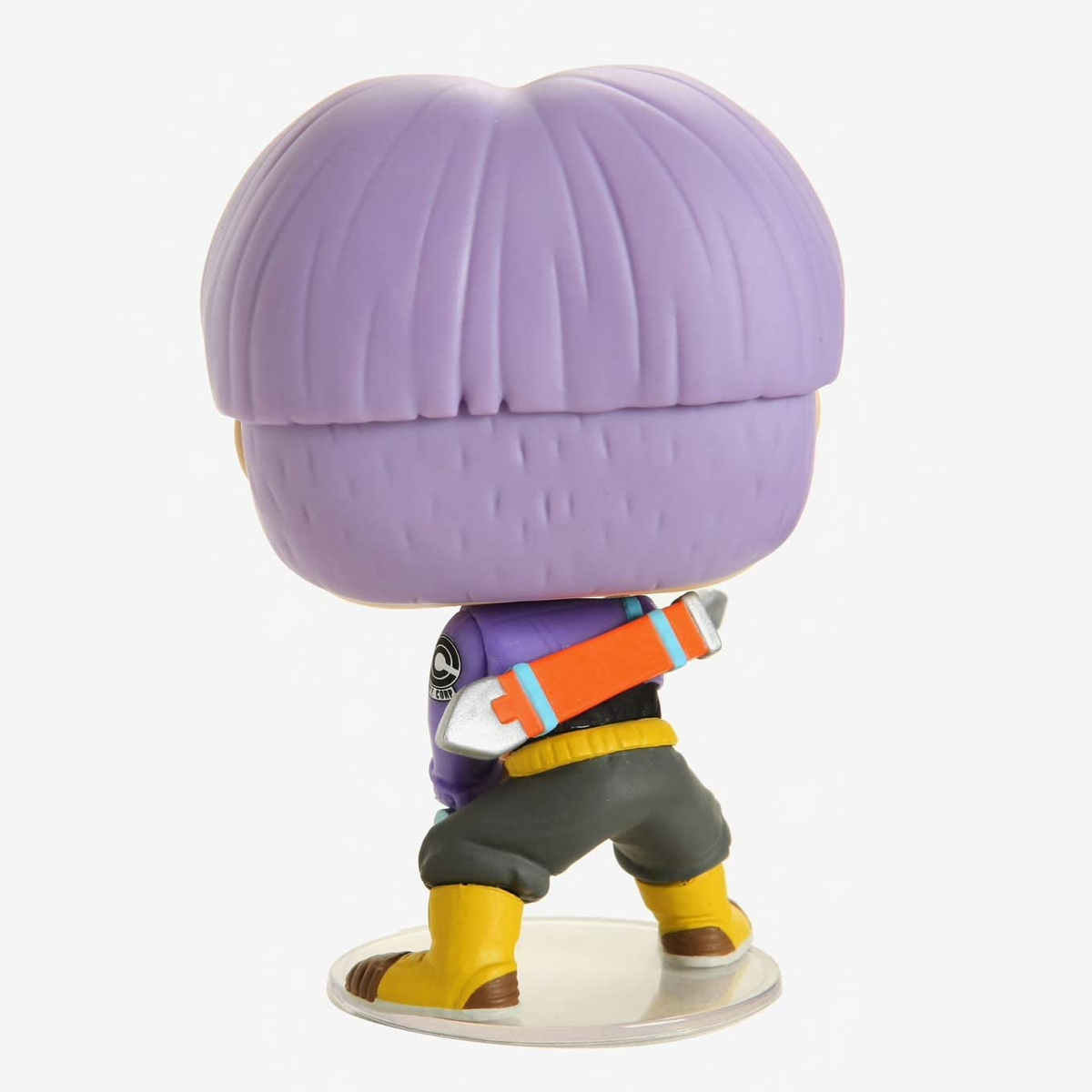 Vista posteriore di una statuetta Funko Pop di Trunks. Capelli viola, giacca viola, cinturino arancione. Stivali gialli.