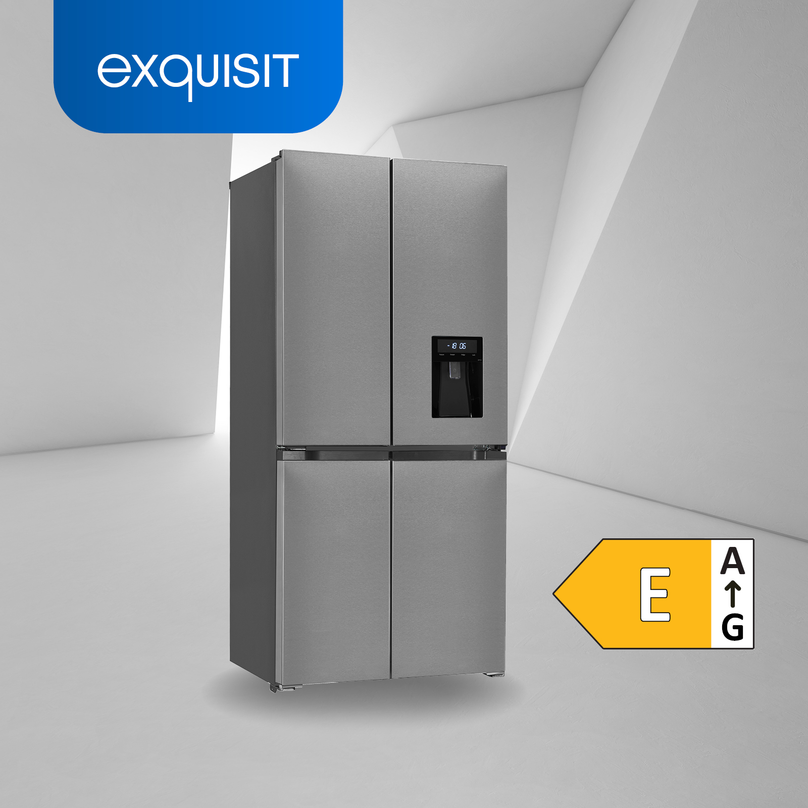 Ein silberfarbener Kühlschrank mit vier Türen, dem Exquist-Logo und einem Energieeffizienzlabel.