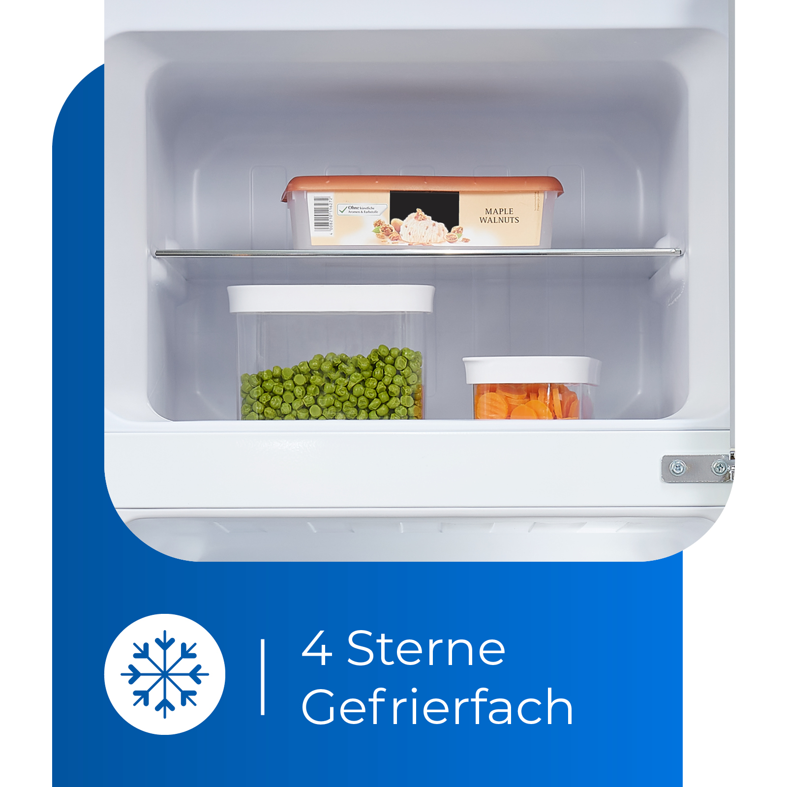 Interior de refrigerador con estantes. Contiene guisantes, zanahorias y postre de arce y nueces.