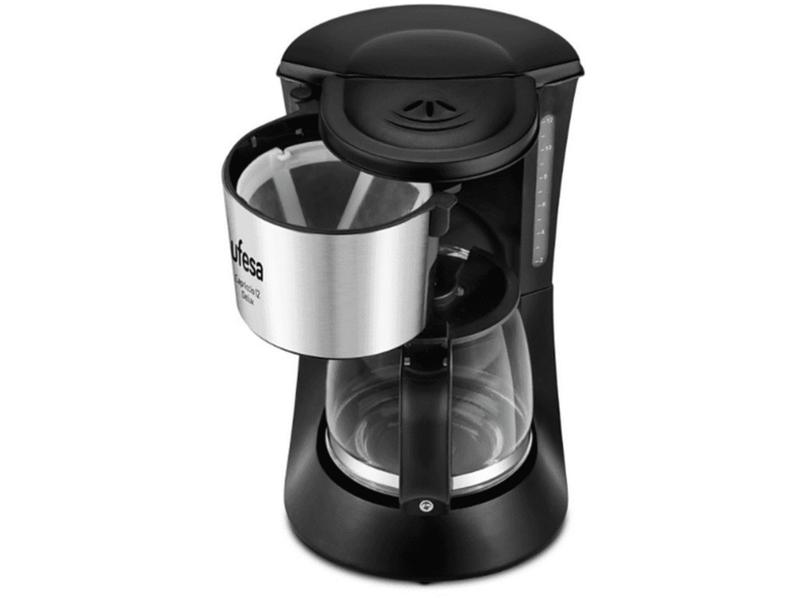 Czarny ekspres do kawy, z otwartym koszem filtra i szklanym dzbankiem. Ciemne tło.