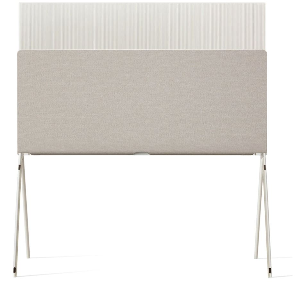 Biały telewizor na nogach z beżową tkaniną.