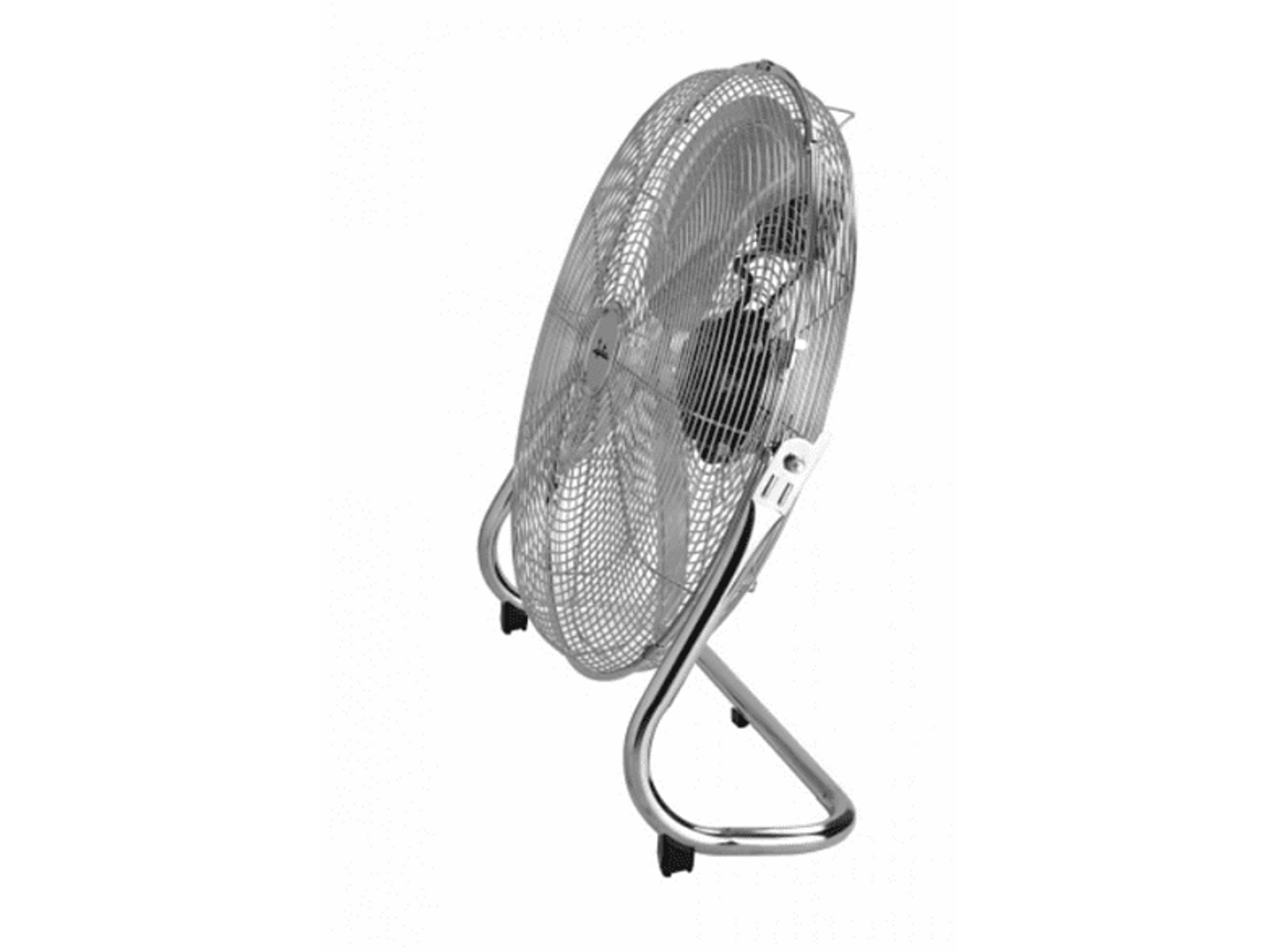 Chromowany wentylator z zaokrągloną klatką, na białym tle, ustawiony pod kątem.