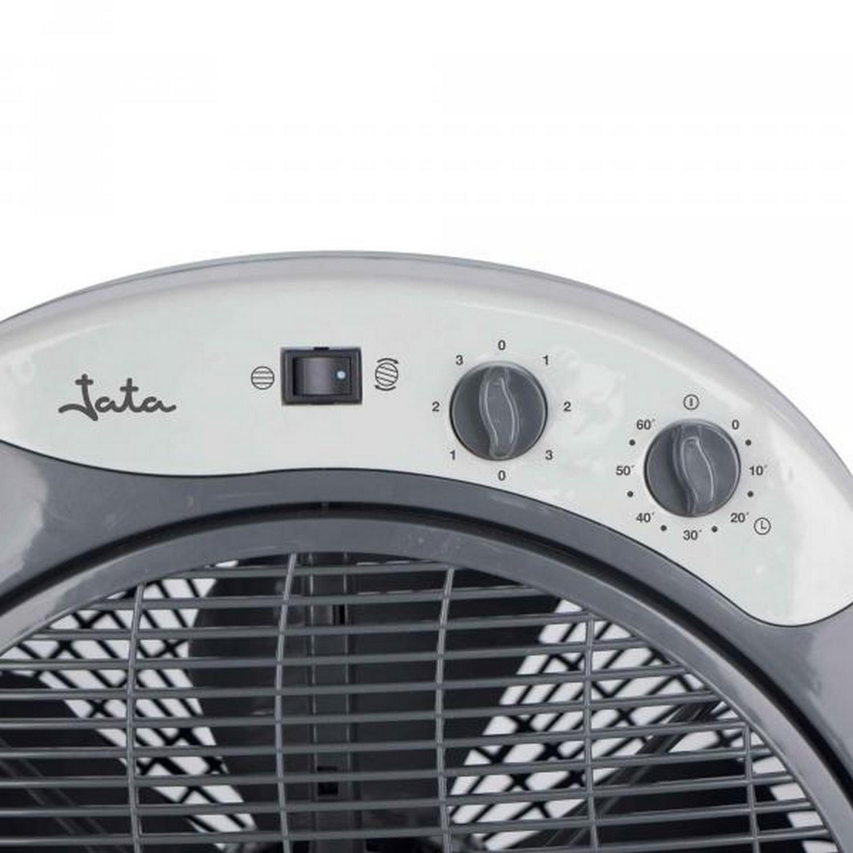 Primer plano del panel de control del ventilador Jata, con interruptor, dial de velocidad y temporizador.