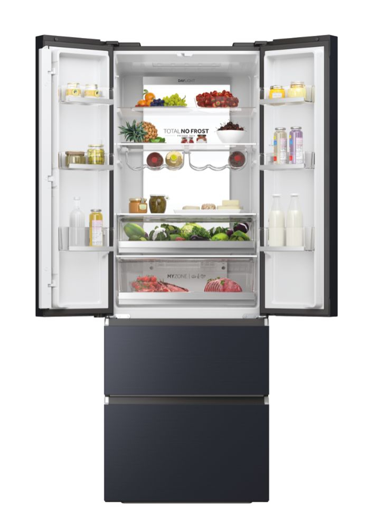 Refrigerador negro abierto con estantes llenos de comida, incluyendo frutas, verduras y botellas. Etiqueta Total No Frost.