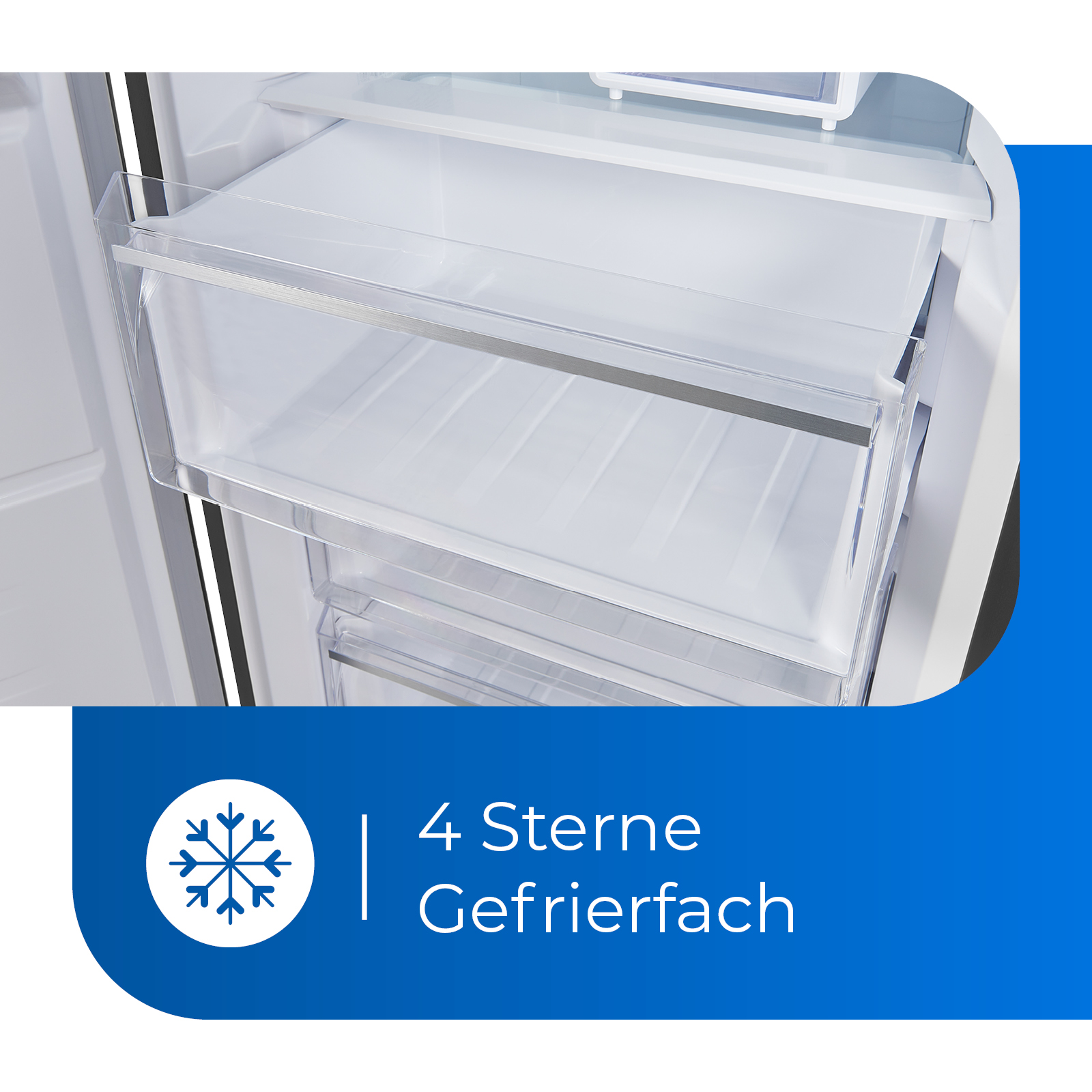 Nahaufnahme des Kühlschrankinneren mit transparenten Kunststoffschubladen.