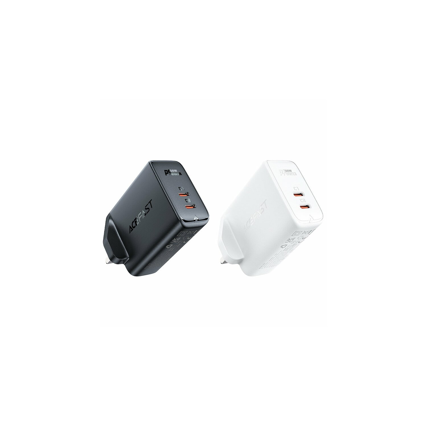 Zwei schwarze und weiße AC-Adapter auf einer weißen Oberfläche.