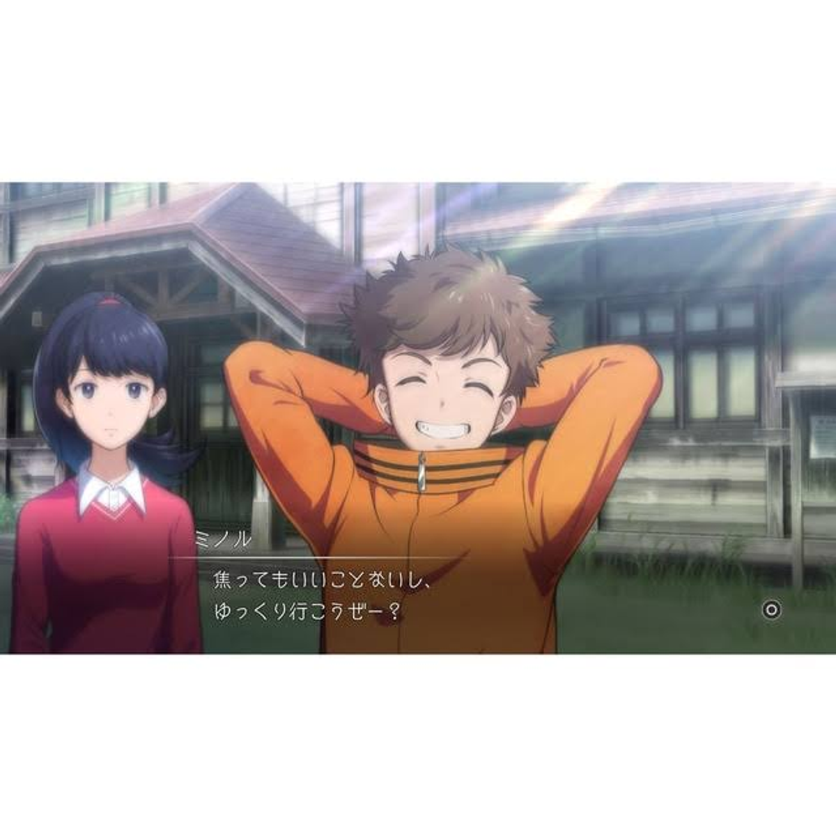 Dos personajes de anime, uno sonriendo, otro mirando. Están frente a un edificio de madera.