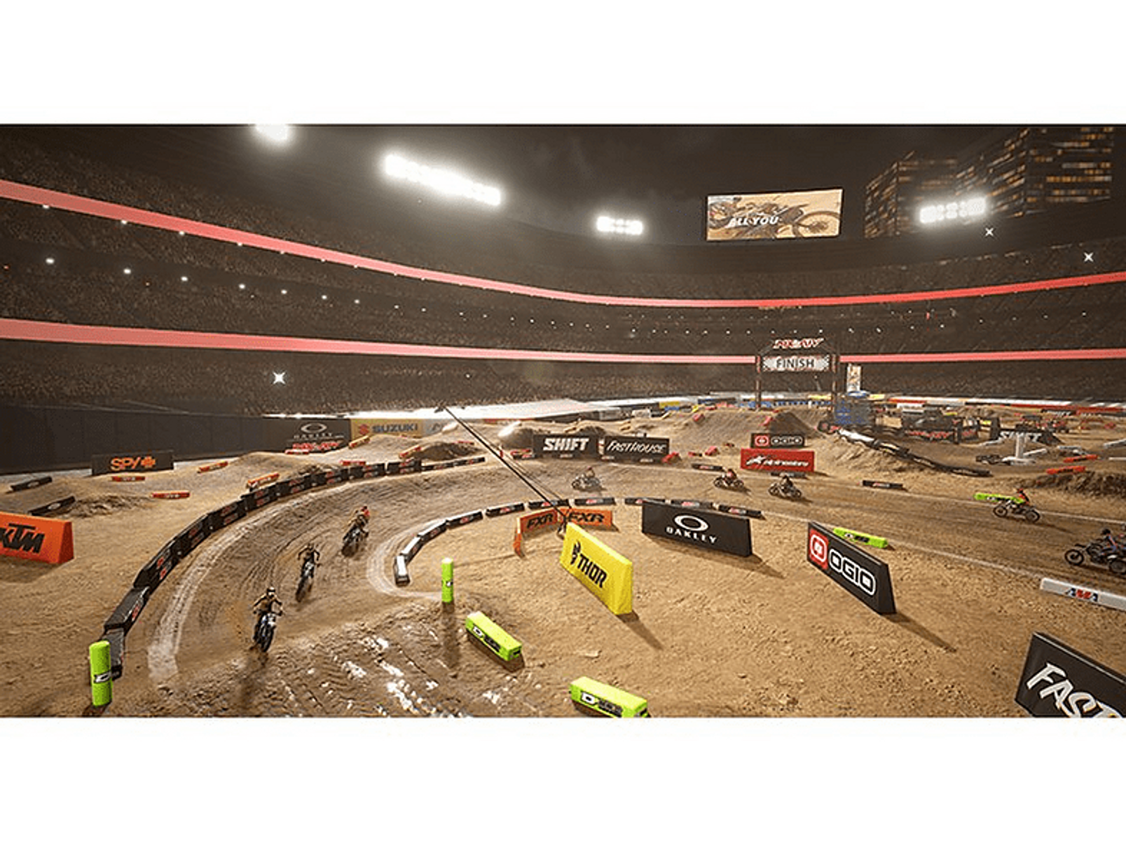 Motocross-Rennen im Stadion. Fahrer auf der Dirt-Strecke mit Hindernissen, umgeben von Zuschauern.