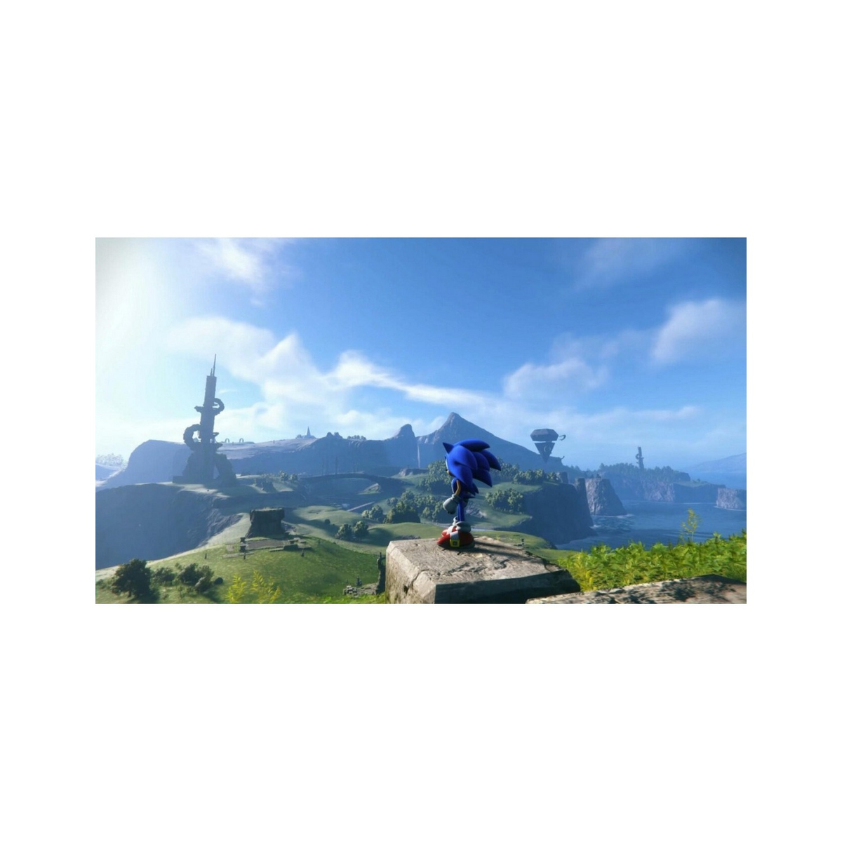 Sonic está de pie sobre una roca mirando un paisaje. Cielo azul, colinas verdes y una gran estructura en el fondo.