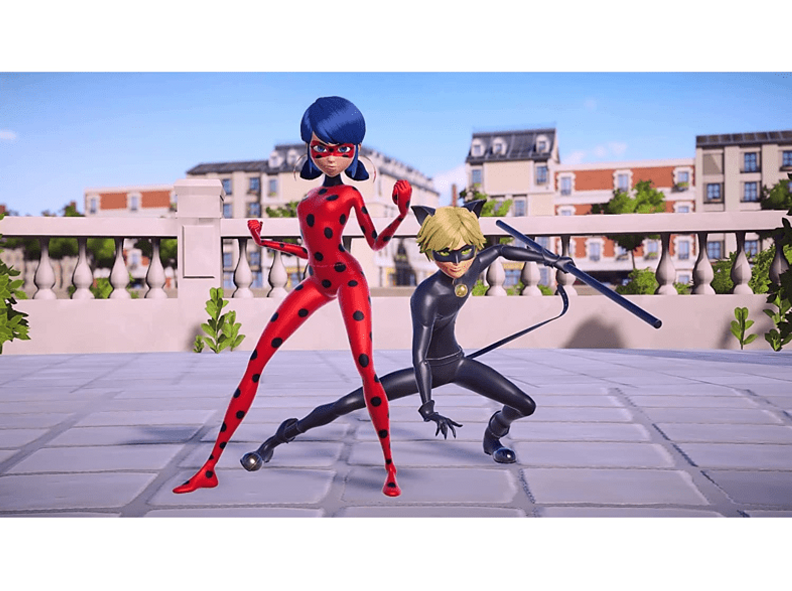 Ladybug e Cat Noir in posa. Ladybug in rosso, Cat Noir in nero. Cielo blu, giornata di sole.