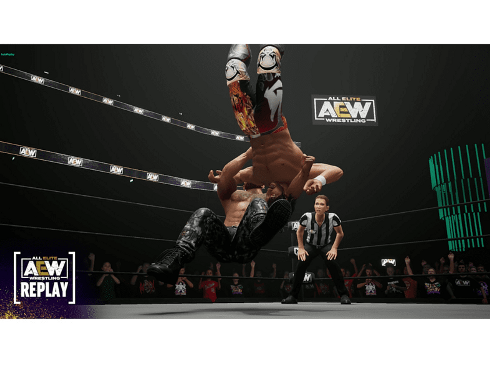 Scena wrestlingu: Jeden zapaśnik jest do góry nogami na drugim na ringu, sędzia obserwuje.