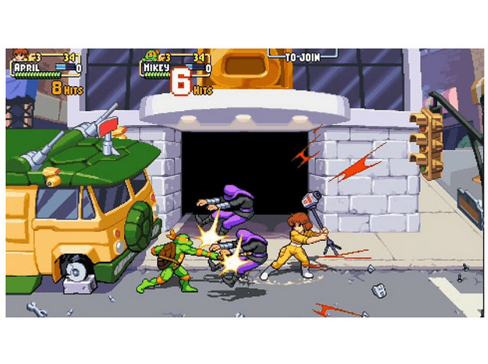 Una scena pixelata dei Teenage Mutant Ninja Turtles che combattono contro nemici vestiti di viola in una strada cittadina.