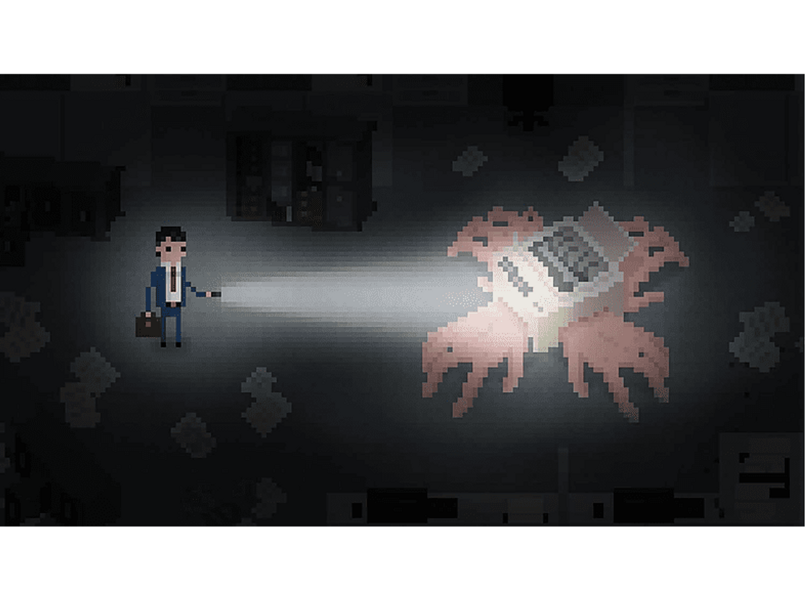 Scena di gioco pixelata. Un uomo con una valigetta illumina una creatura in una stanza buia con una torcia.