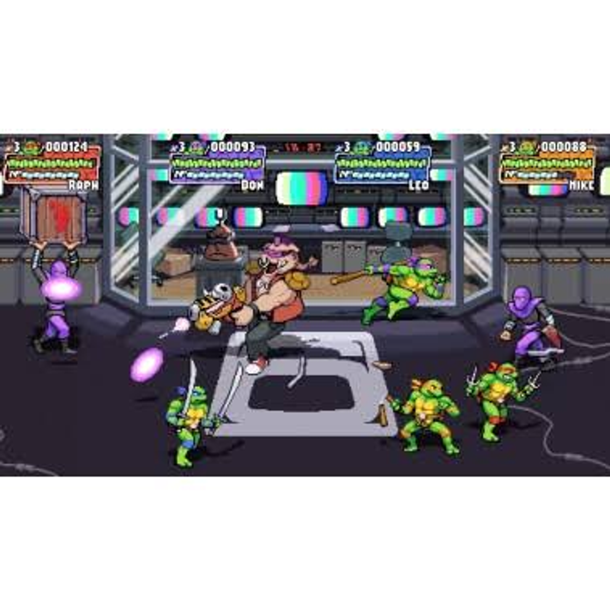 TMNT videogame scène. Personages vechten in een futuristische setting met verschillende wapens en kleurrijke effecten.