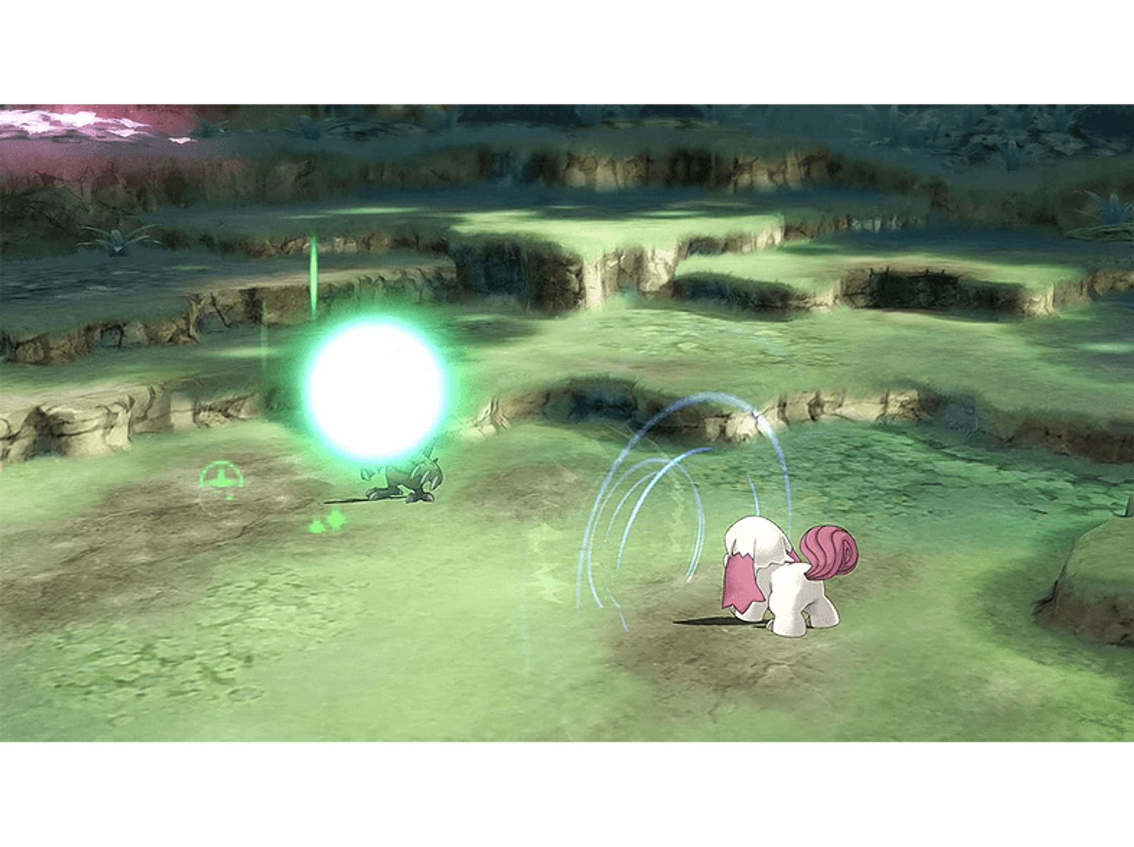Un globo bianco brillante attacca una piccola creatura. Un personaggio rosa simile a un pony è vicino.