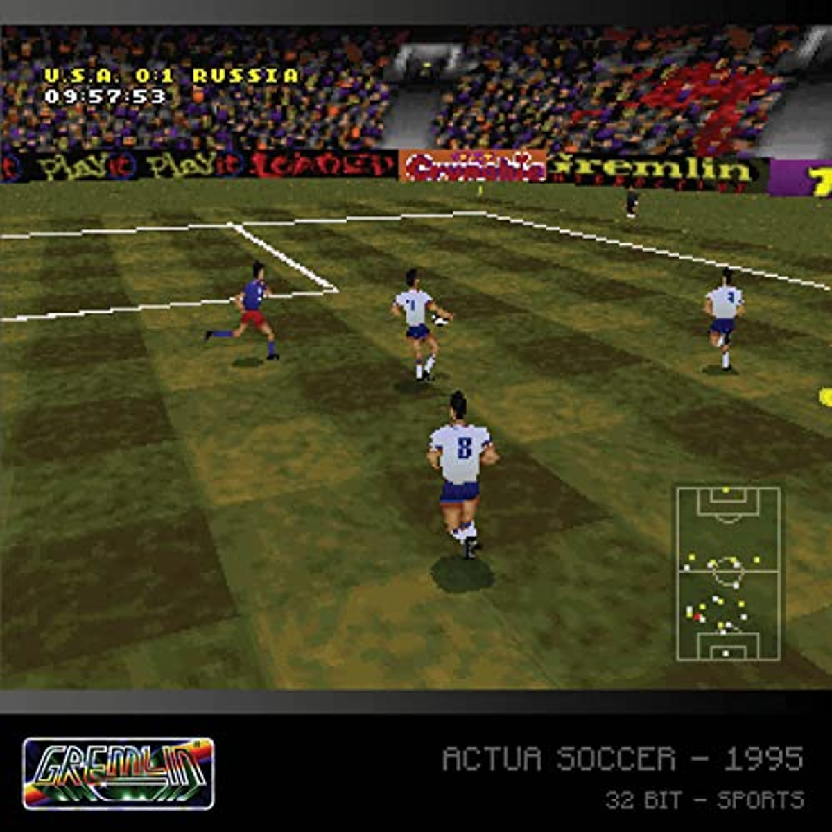 Zrzut ekranu z gry w piłkę nożną w stylu retro. Gracze na zielonym boisku, wyświetlacz wyniku, 'USA 0:1 ROSJA'.