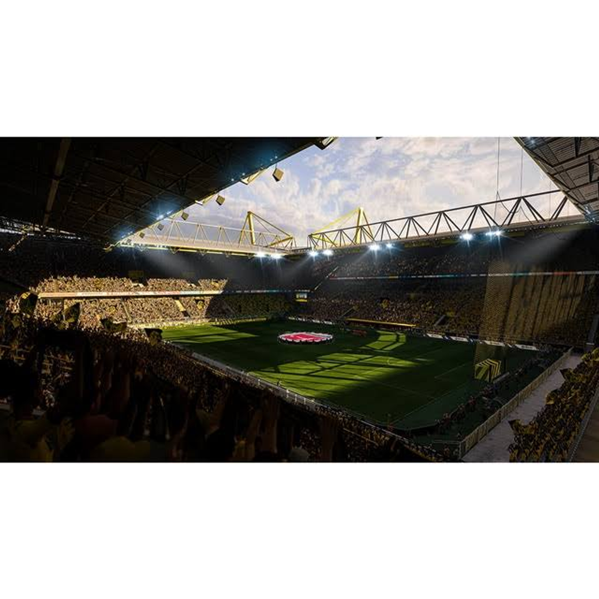 Estadio de fútbol, césped verde, asientos amarillos, cielo nublado, luces brillantes, gran multitud.