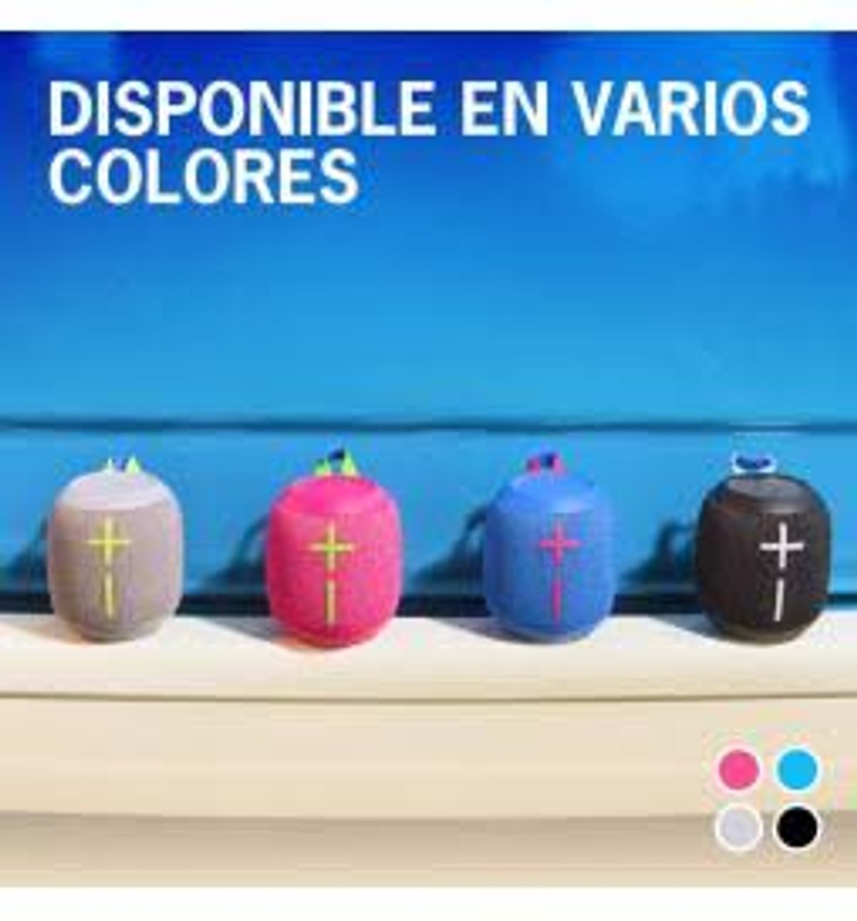 Cztery małe głośniki w różnych kolorach: szarym, różowym, niebieskim i czarnym. Tekst u góry mówi 'DOSTĘPNE W RÓŻNYCH KOLORACH'.