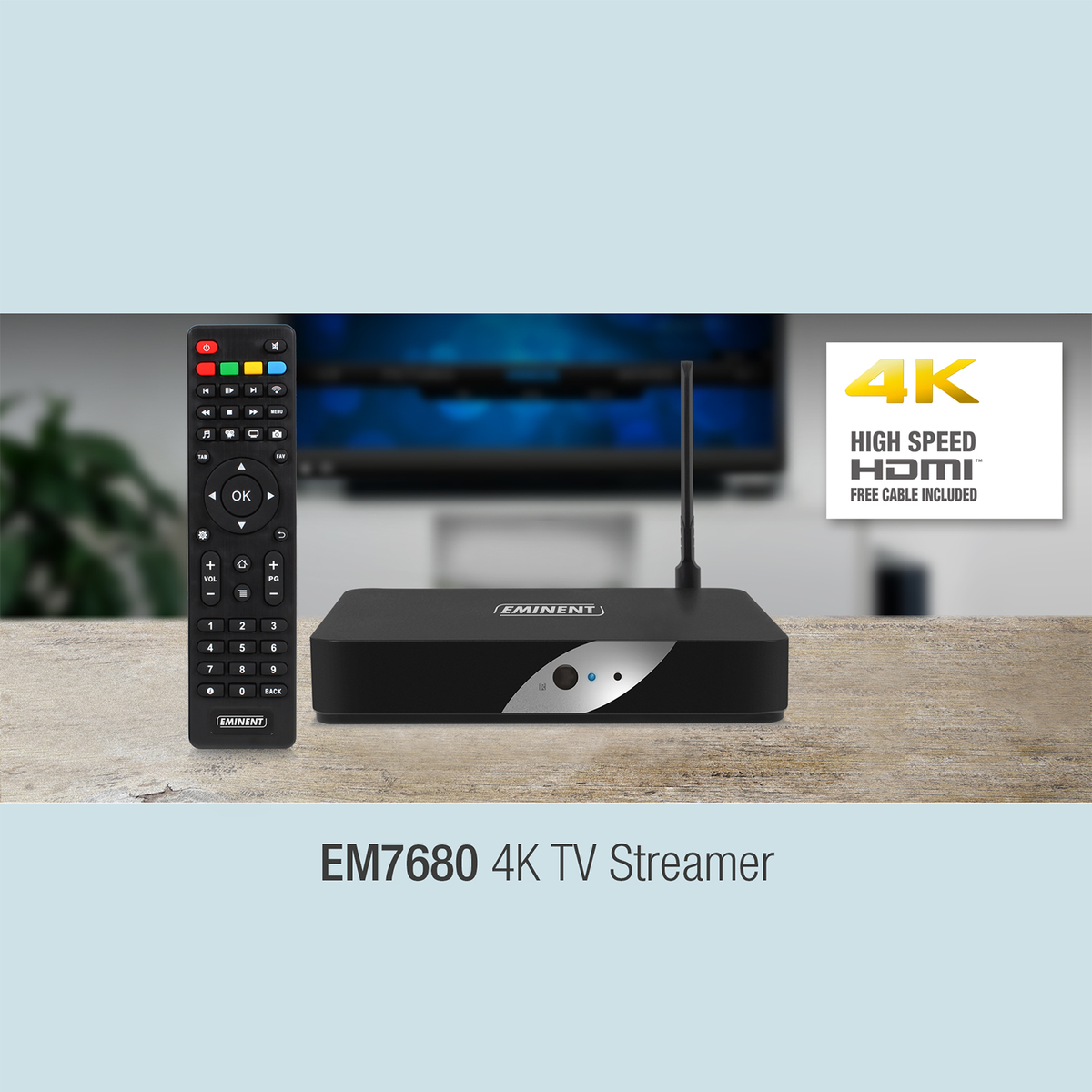 Reproductor de TV 4K negro con mando a distancia. El texto en la caja dice 'EM7680 4K TV Streamer'.