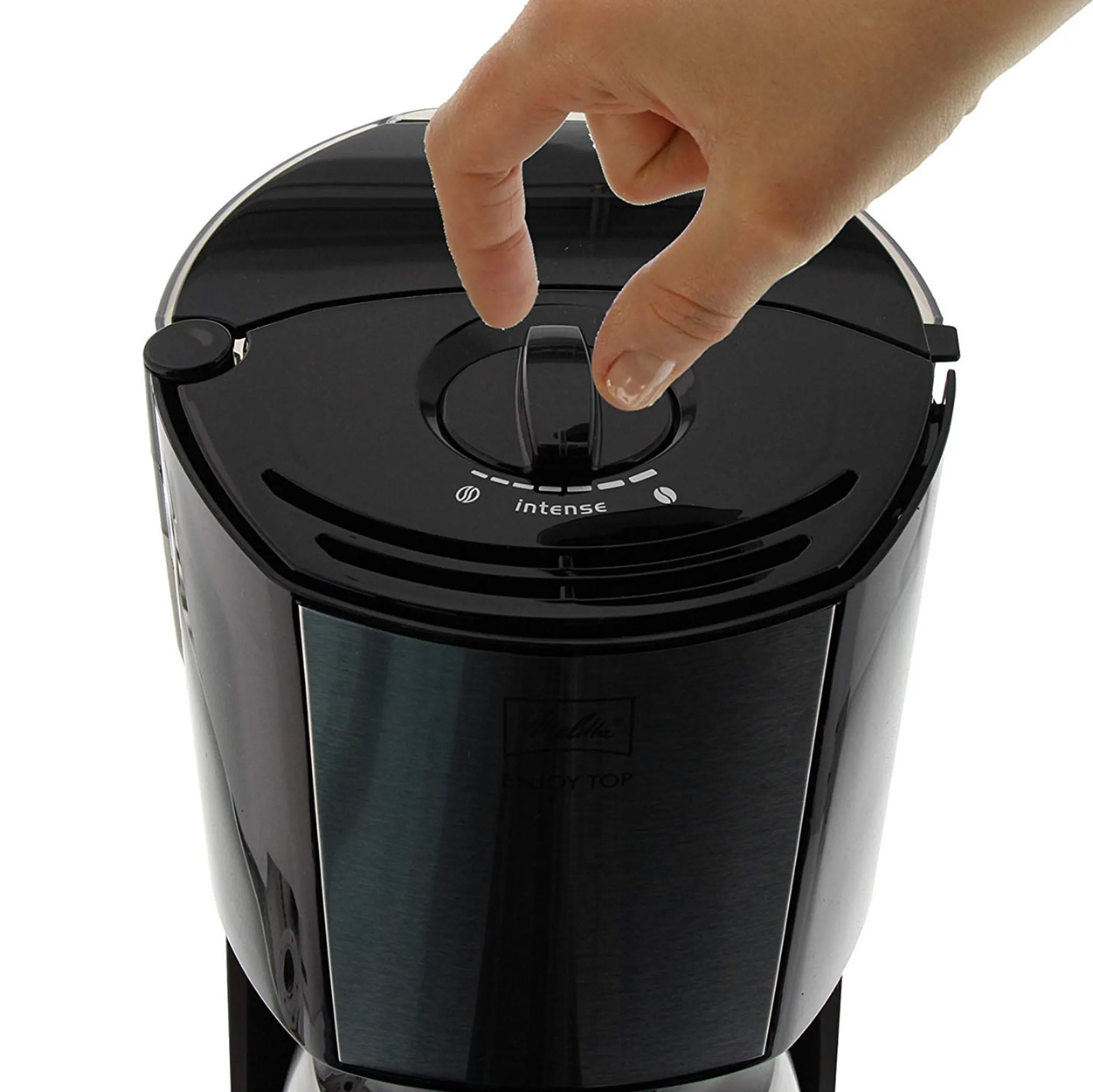 Ręka regulująca pokrętło ekspresu do kawy od 'Intense' do symbolu ziarna kawy.