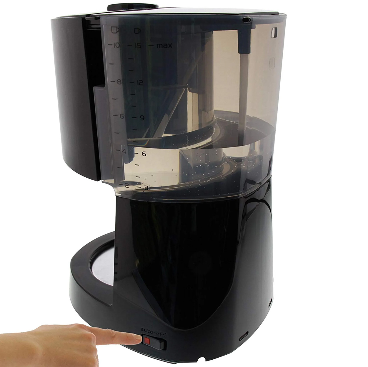 Czarny ekspres do kawy z przezroczystym pojemnikiem na wodę. Ręka naciska czerwony przycisk 'auto-off'.