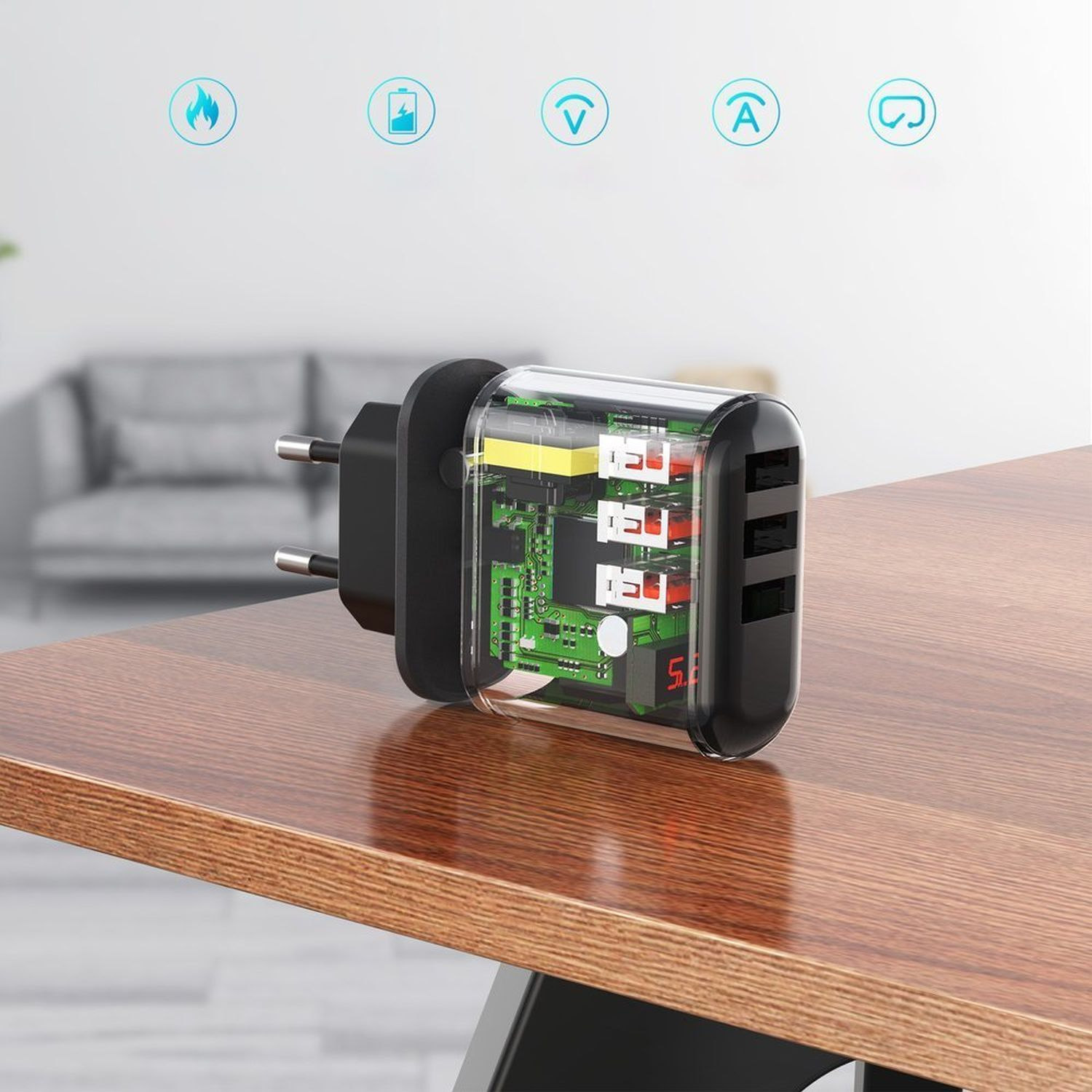 Transparenter Ladeadapter auf einem Holztisch mit Symbolen darüber. Wohnzimmerhintergrund.