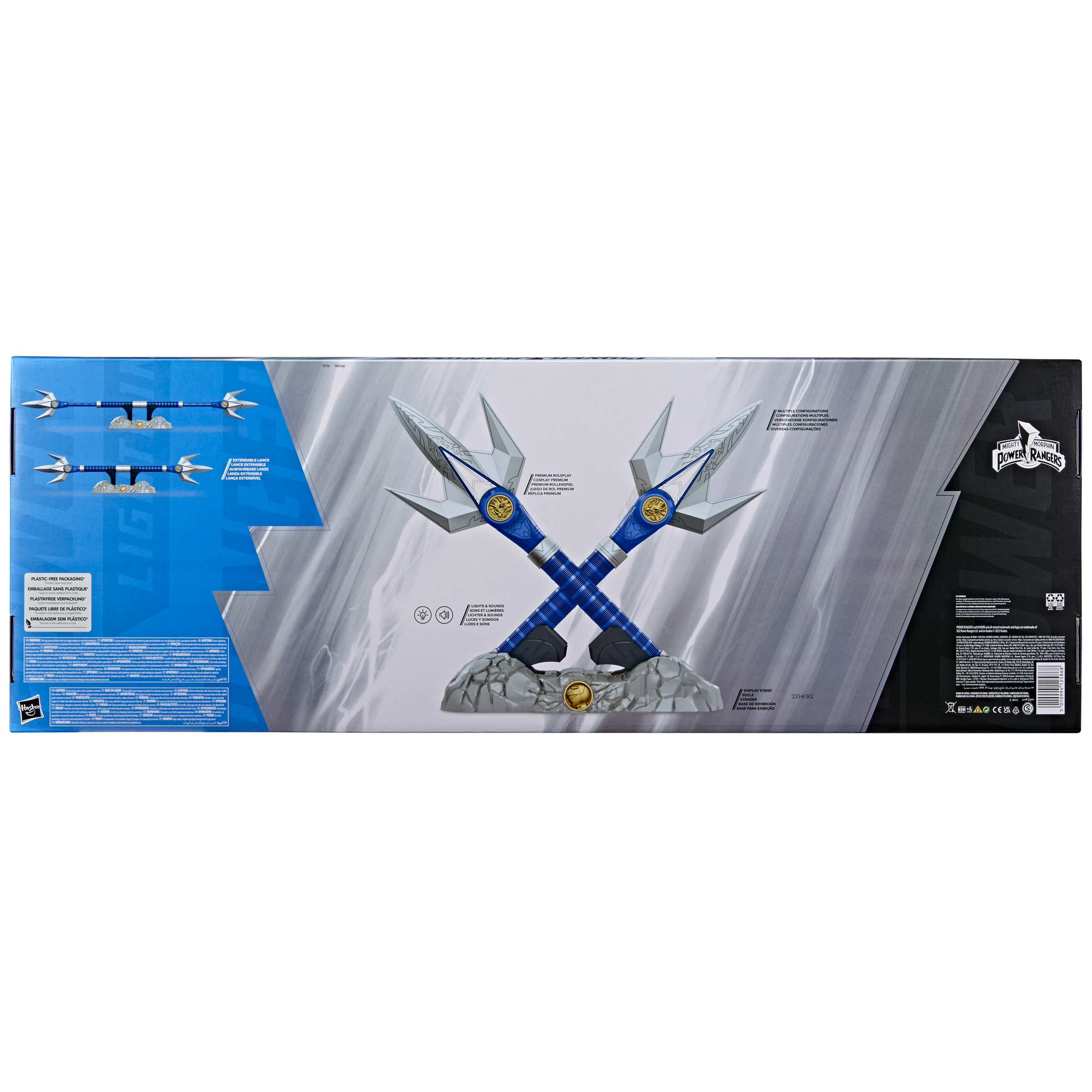 Due lance Power Ranger con manici blu e punte argentate su un espositore grigio.