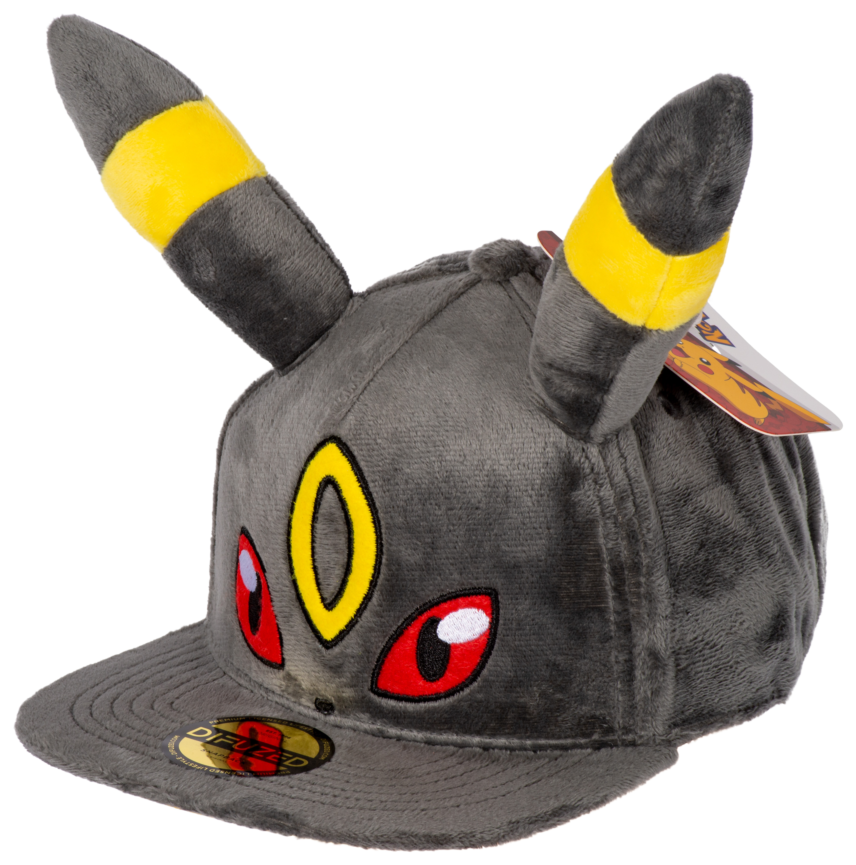 Ein grauer Umbreon-Pokémon-Hut mit gelben Akzenten und einem Anhänger auf weißer Oberfläche.