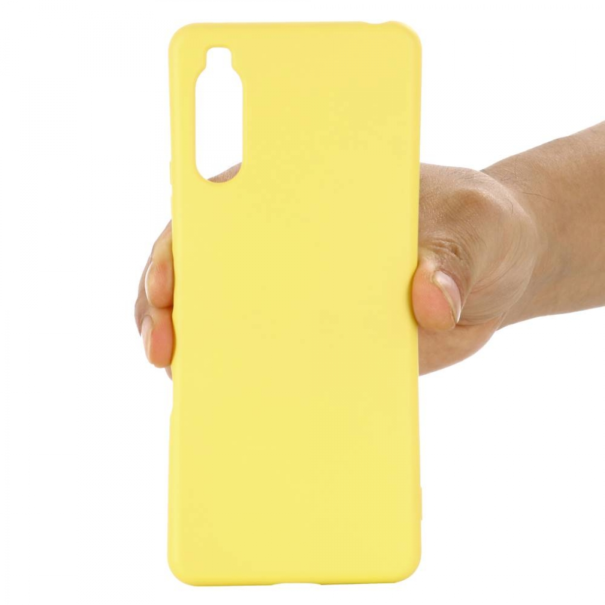 Eine Hand, die eine gelbe Handyhülle mit Kameraaussparung hält.