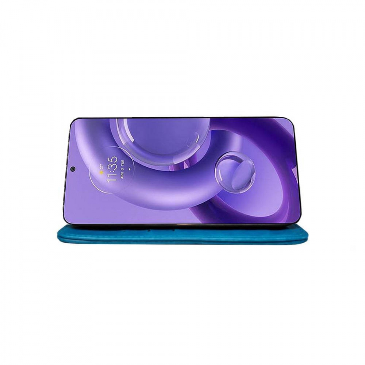 Ein Telefon auf einem blauen Ladepad. Das Telefon zeigt einen lila Bildschirm.