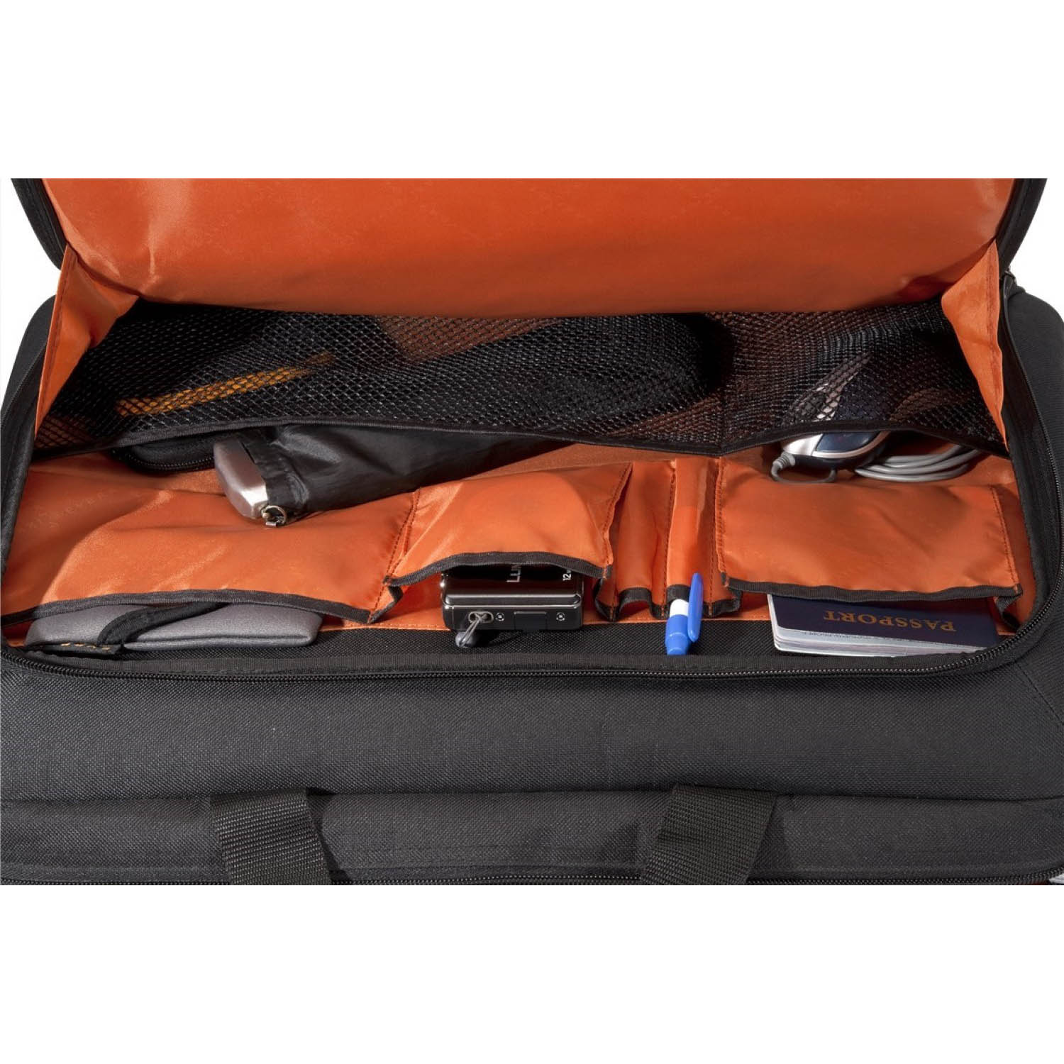 Offene schwarze Tasche mit orangefarbenem Innenraum. Innen befinden sich eine Kamera, ein Reisepass und andere Gegenstände.