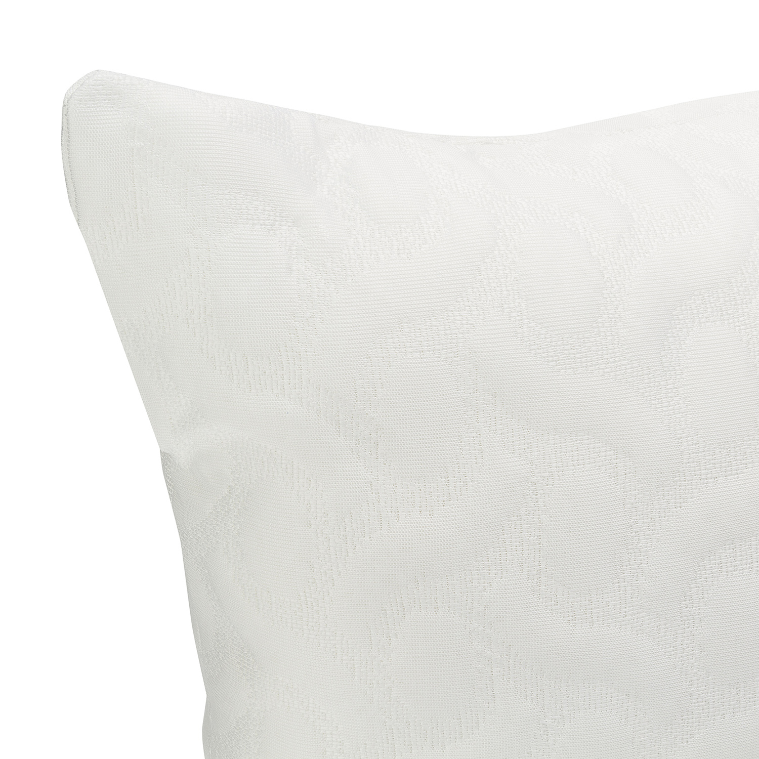 Primer plano de una almohada blanca, mostrando un patrón tejido detallado.