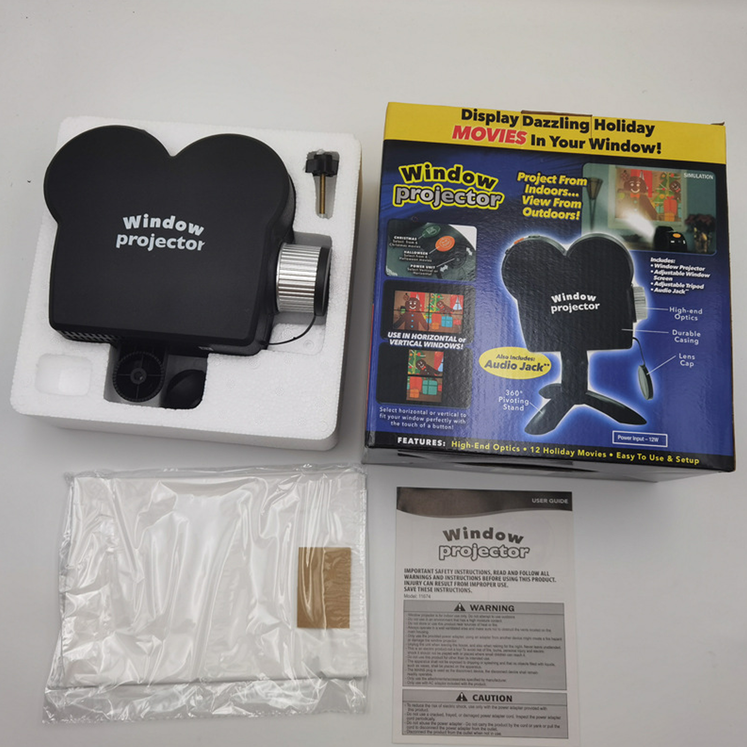 Proyector y caja negros. La caja tiene una imagen del proyector. Fondo blanco.