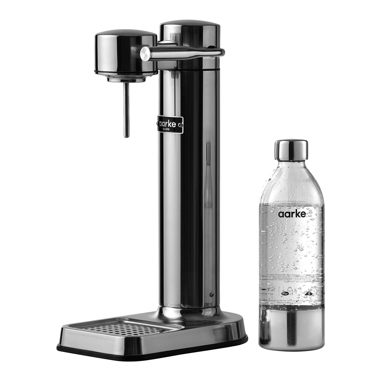 Edelstahl-Sodamaschine mit einer Wasserflasche. Beide haben den Markennamen 'aarke'.