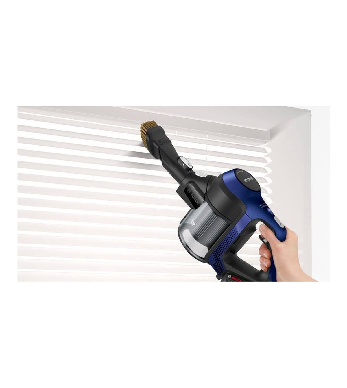 Odkurzacz czyszczący żaluzje.