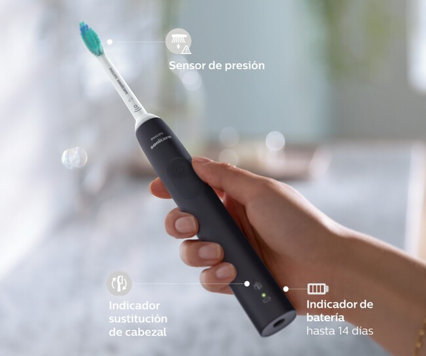 Czarna szczoteczka do zębów z zielonym i niebieskim włosiem, trzymana przez dłoń. Etykiety tekstowe.