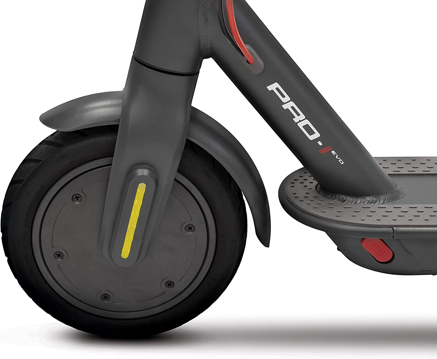 Zbliżenie koła skutera. Czarna opona i szary błotnik. Widoczny czerwony przycisk.