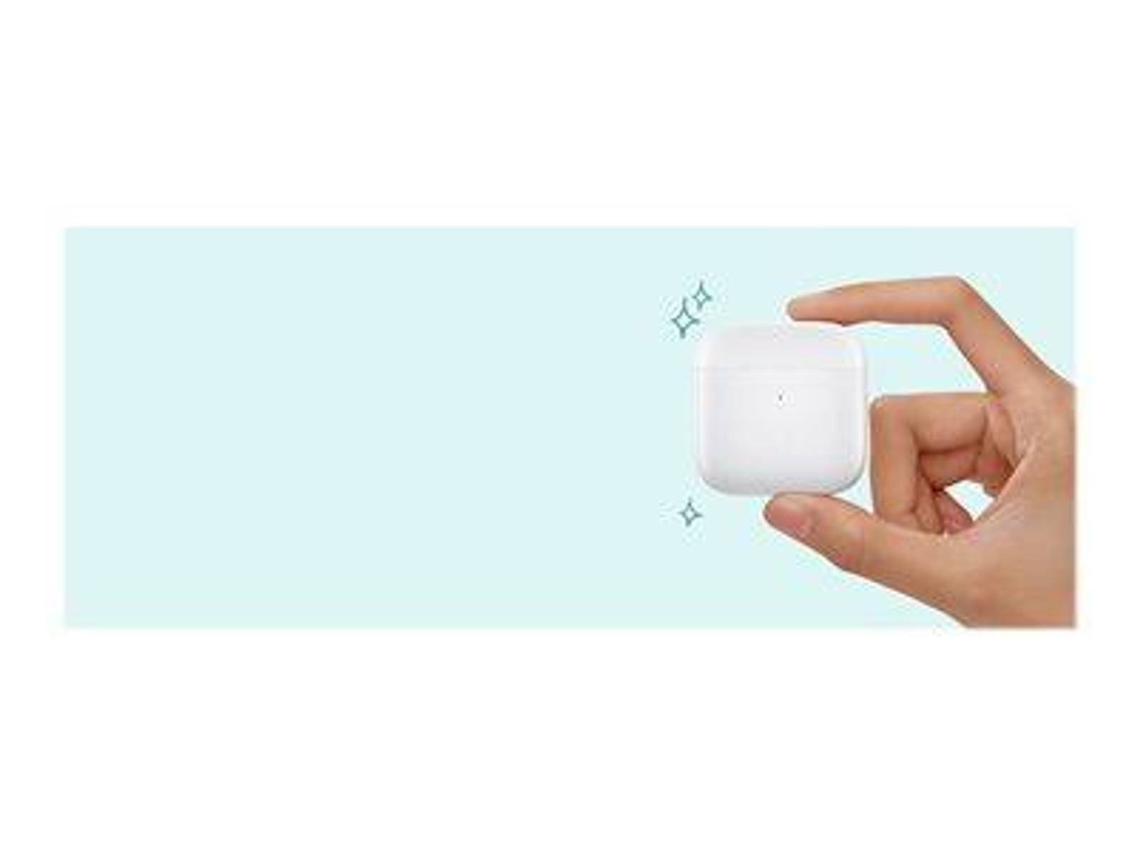 Dłoń trzymająca białe etui na słuchawki, niebieskie tło z iskierkami.