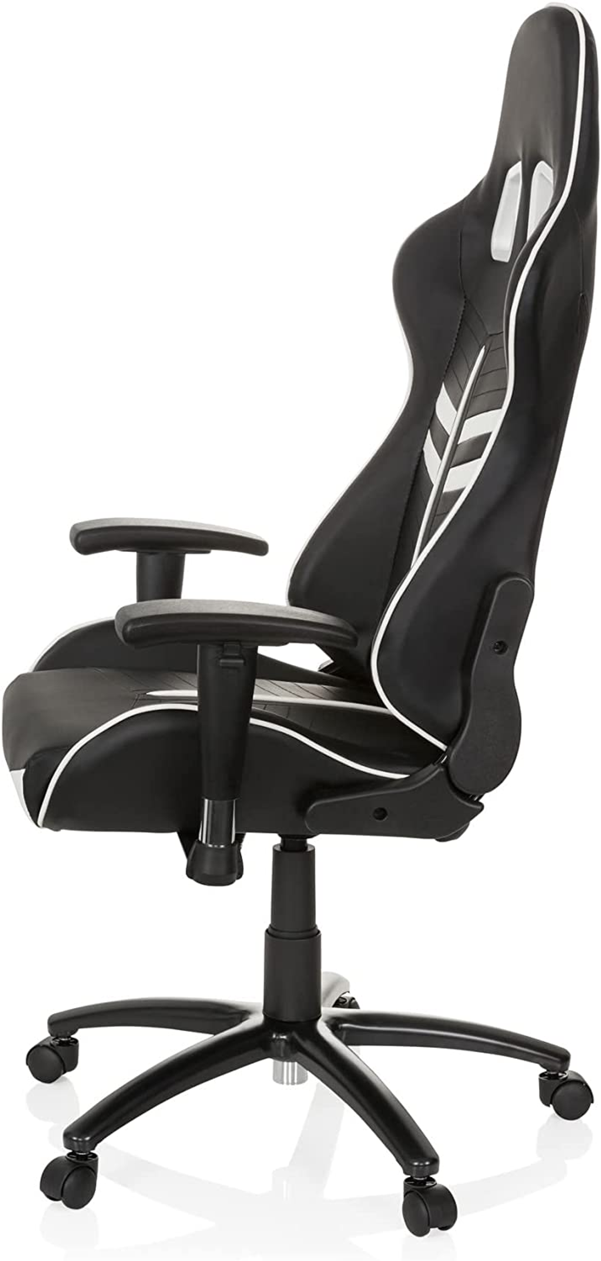 Schwarz-weißer Gaming-Stuhl, Seitenansicht, mit Rädern.
