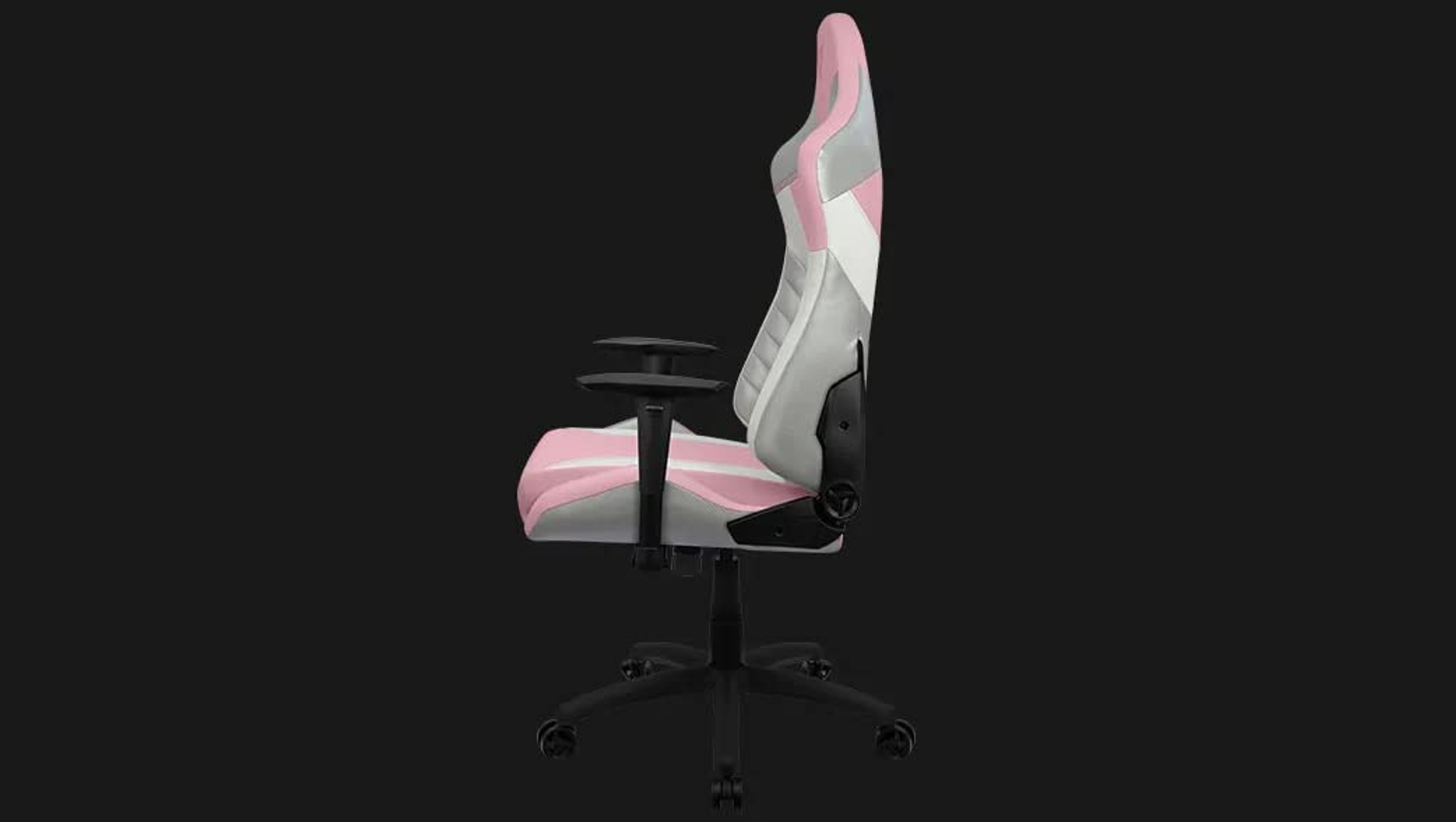 Rosa und grauer Gaming-Stuhl. Seitenansicht, zeigt Design und Form des Stuhls. Schwarzer Hintergrund.