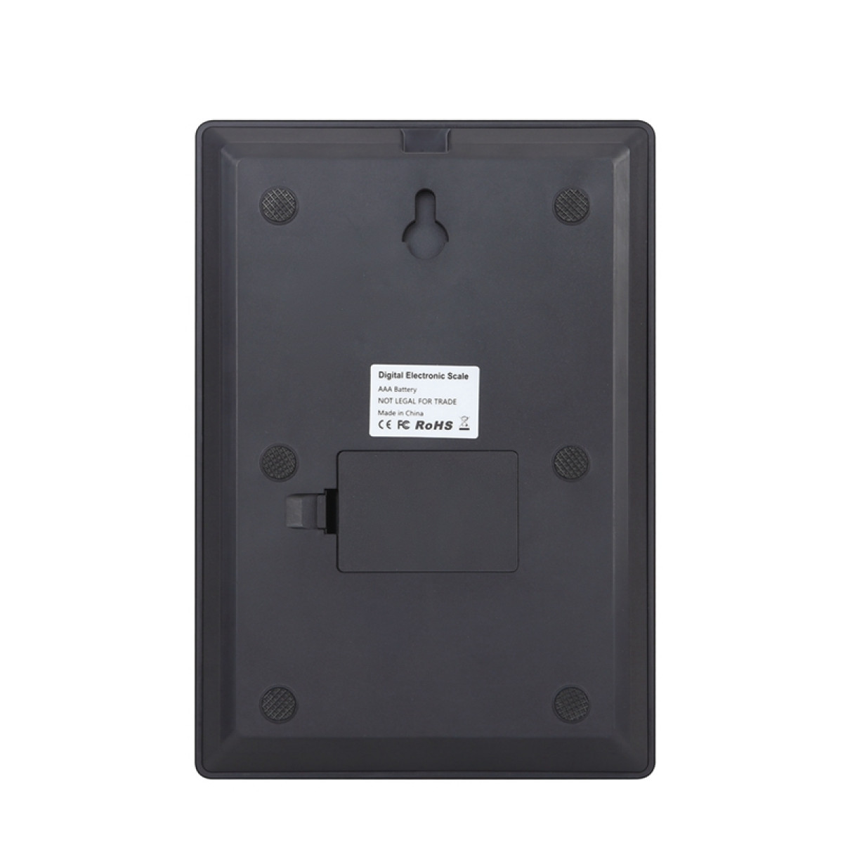 Tył czarnej wagi elektronicznej z przegrodą na baterie i gumowymi nóżkami.