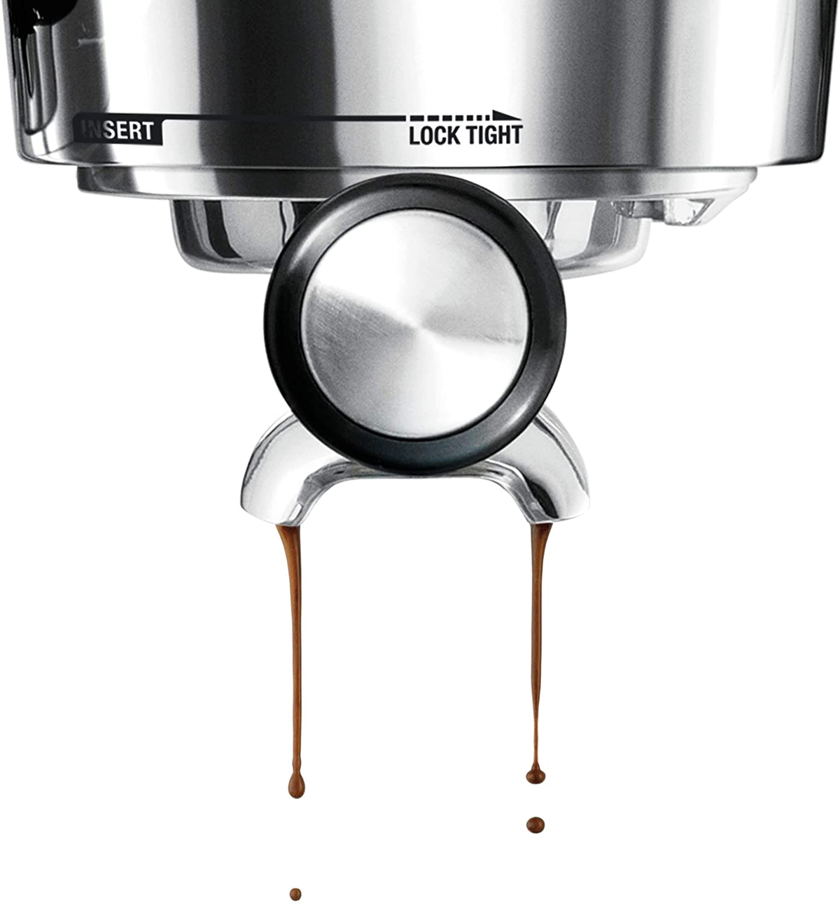 Kaffeemaschine, die Espresso zubereitet. Nahaufnahme zeigt, wie der Espresso herausfließt.