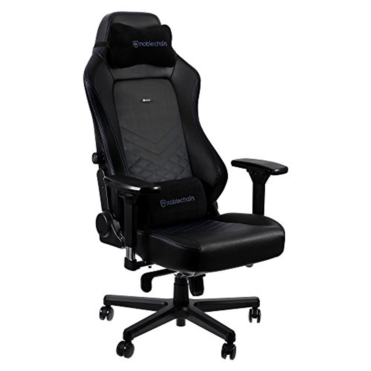 Schwarzer Gaming-Stuhl mit Kopfstützenkissen und einem Rückenkissen mit dem 'noblechairs'-Logo.