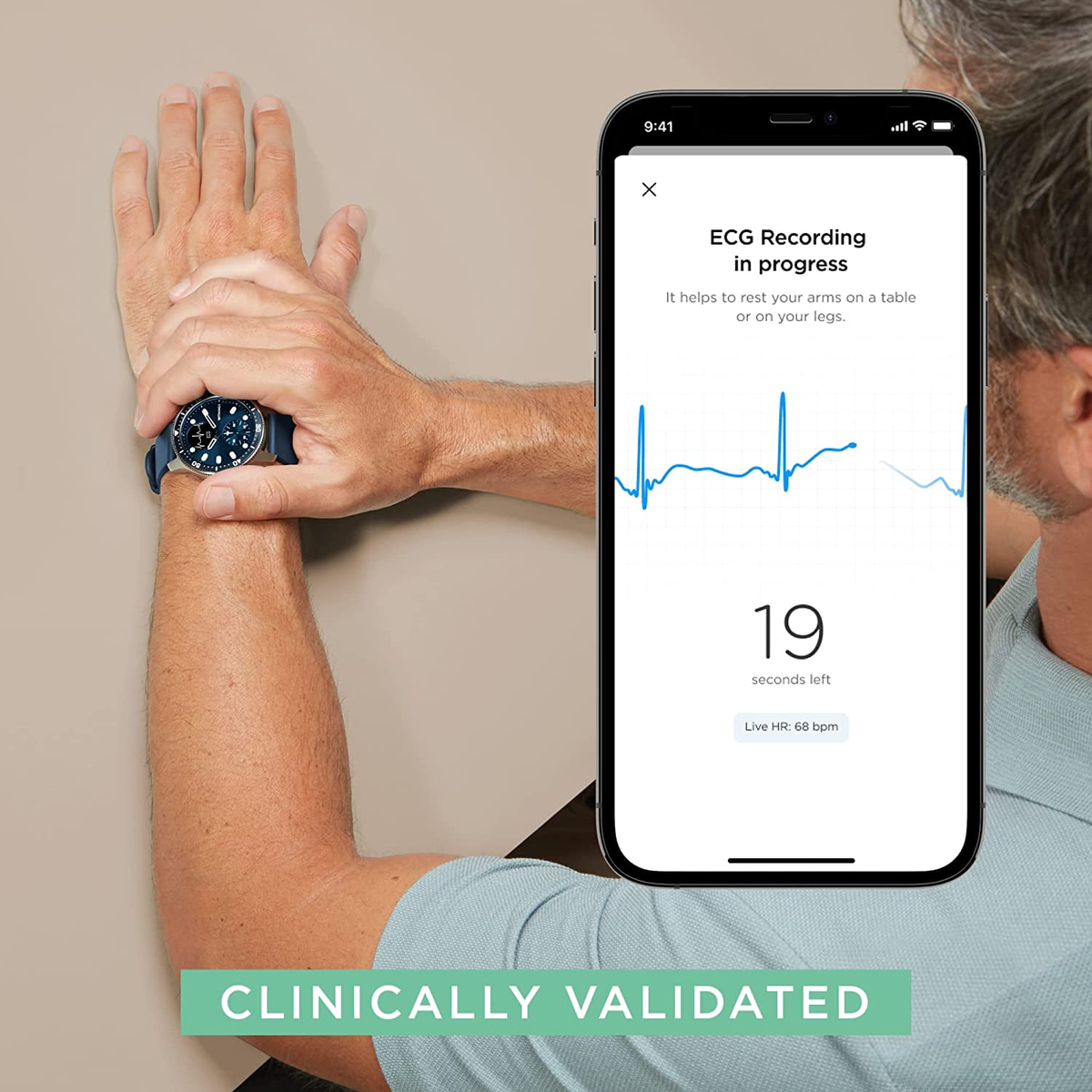 Person hält Uhr, nutzt Telefon mit EKG-Anzeige, Text 'Clinically validated' unten.