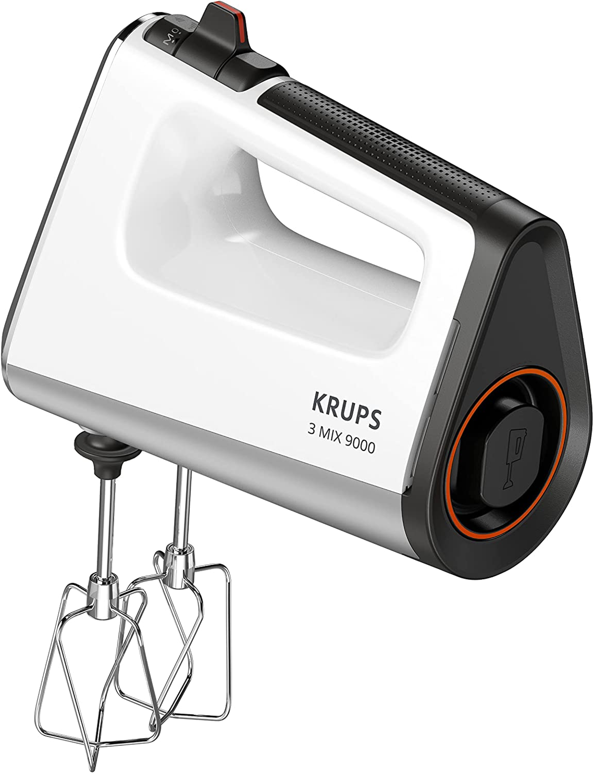 Ein weißer und silberner Handmixer mit zwei Schneebesen auf weißem Hintergrund.