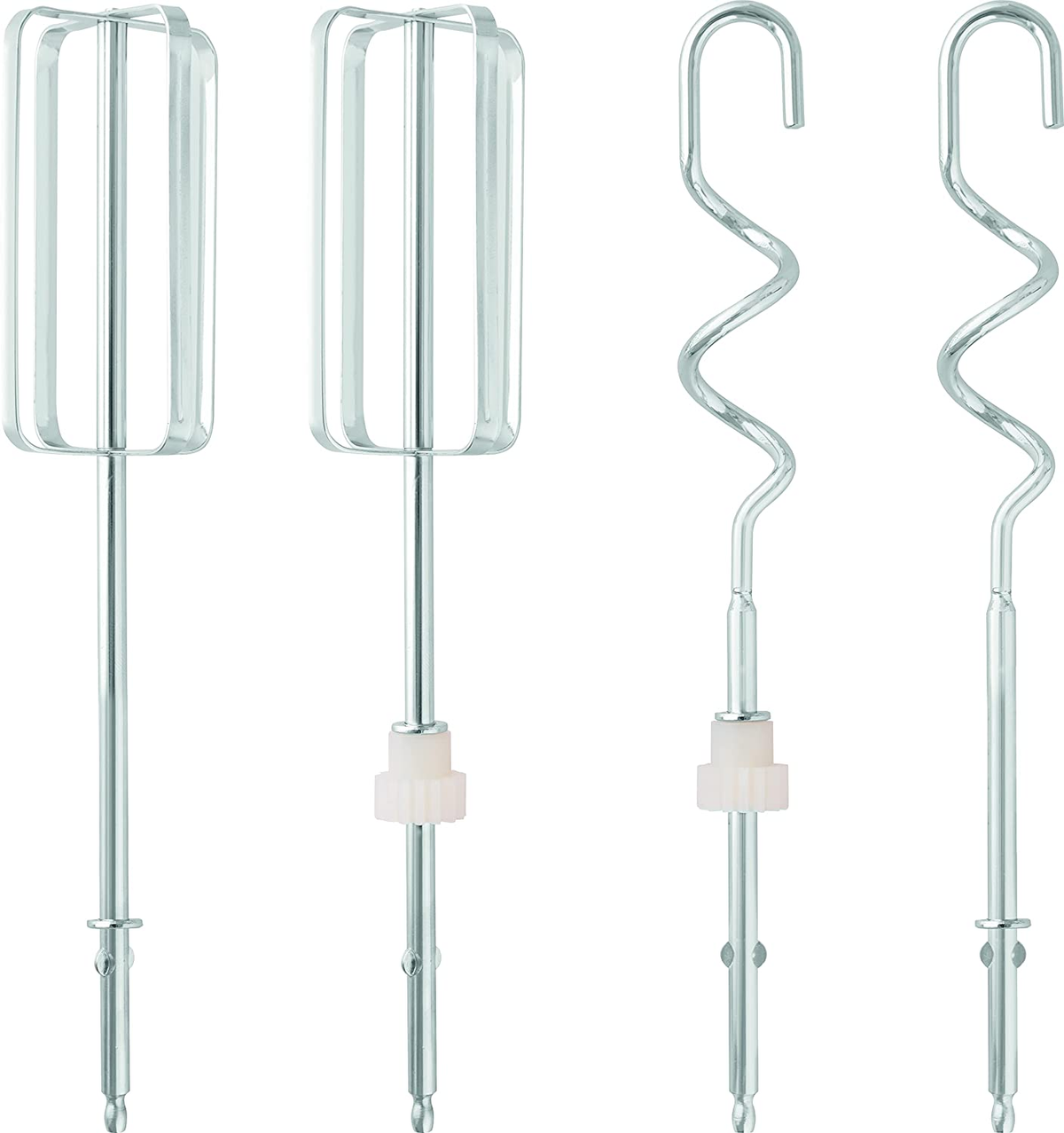Quattro accessori per mixer. Due sono fruste e due ganci per impastare. Sono color argento.