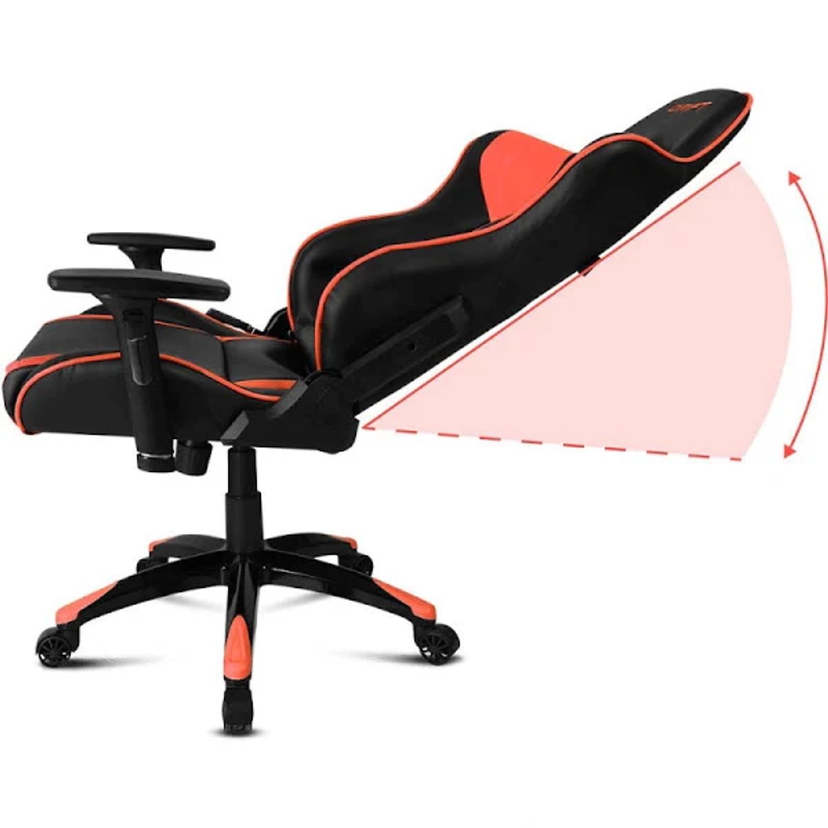 Silla gaming en negro y naranja, inclinada. Marco negro, detalles en naranja. Fondo blanco.