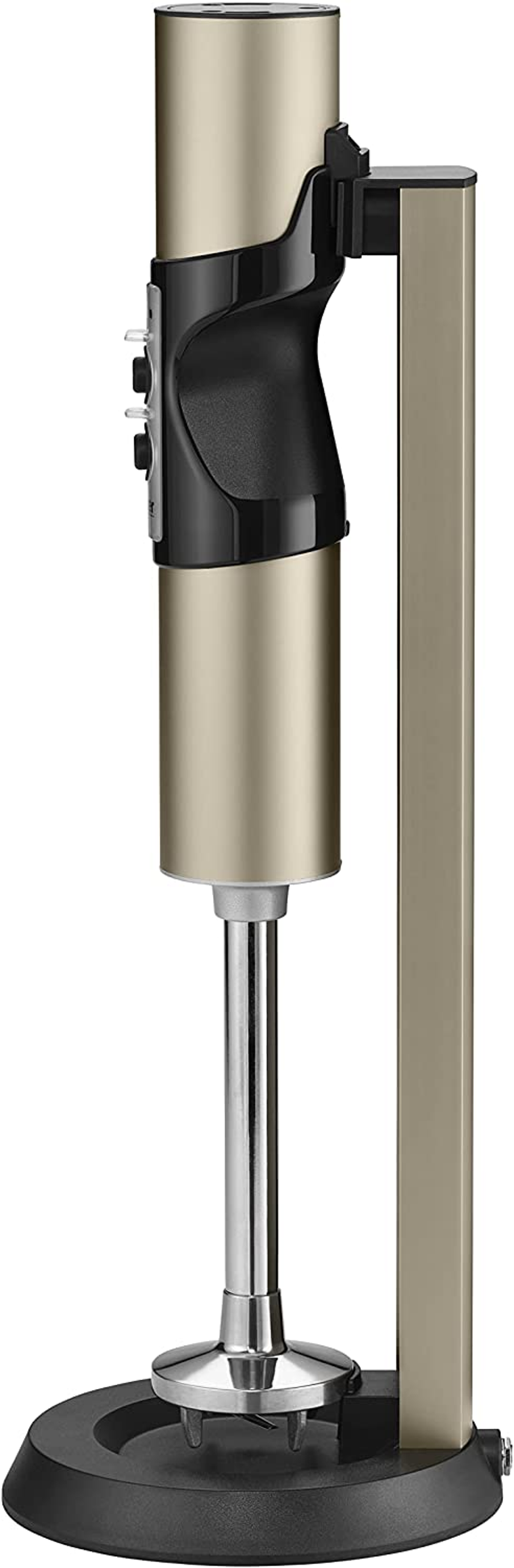 Viene mostrato un frullatore a immersione color oro e il suo supporto. Sono visibili controlli e base neri.