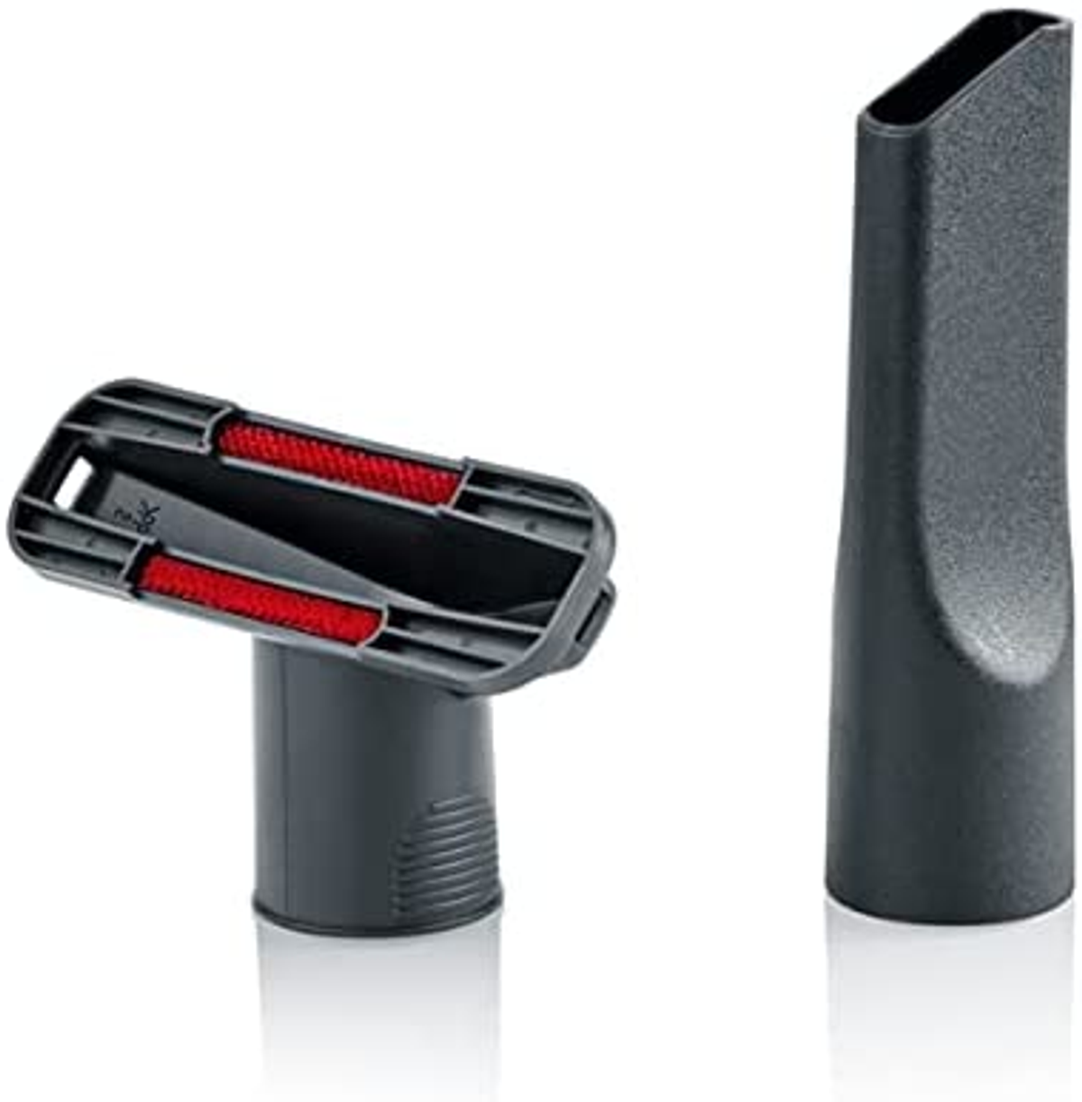 Dwa akcesoria do odkurzacza. Jednym jest szczotka, a drugim jest spiczasta końcówka do szczelin. Oba są szare.