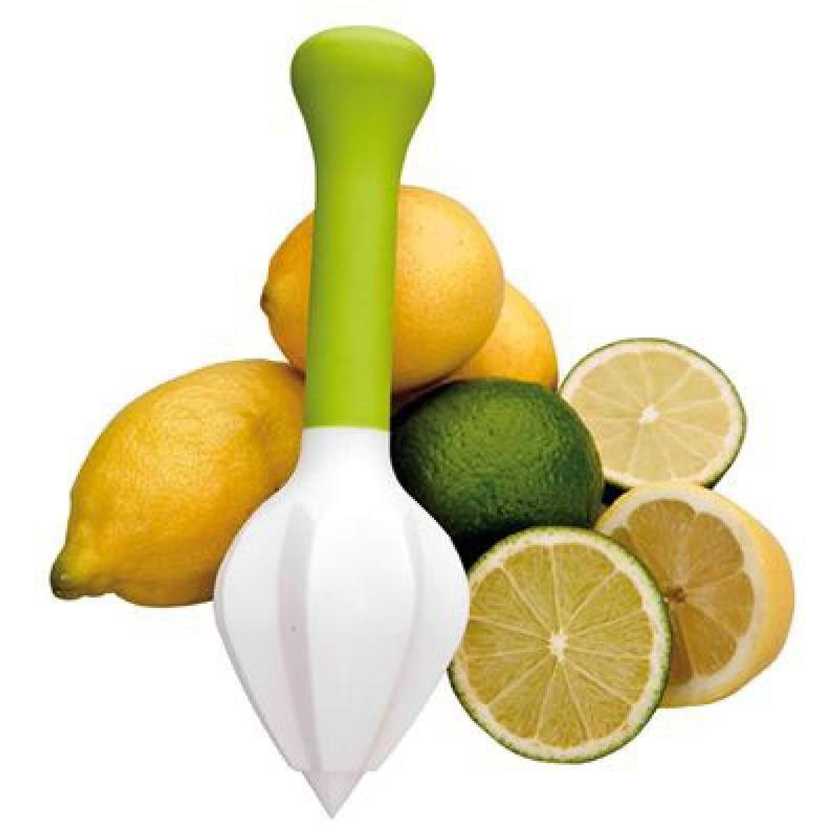 Uno spremiagrumi verde e bianco con limoni e lime. Alcuni frutti sono affettati.